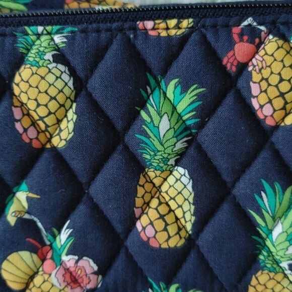 Vera Bradley RFID Wallet Crossbody.Toucan Party (250006-Q60). - Picture 3 of 5